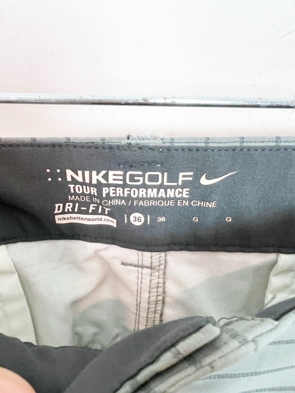 NIKE GOLF TOUR PERFORMANCE GRAY STRIPE FLAT FRONT GOLF SHORTS MENS SZ 36 - Picture 4 of 5